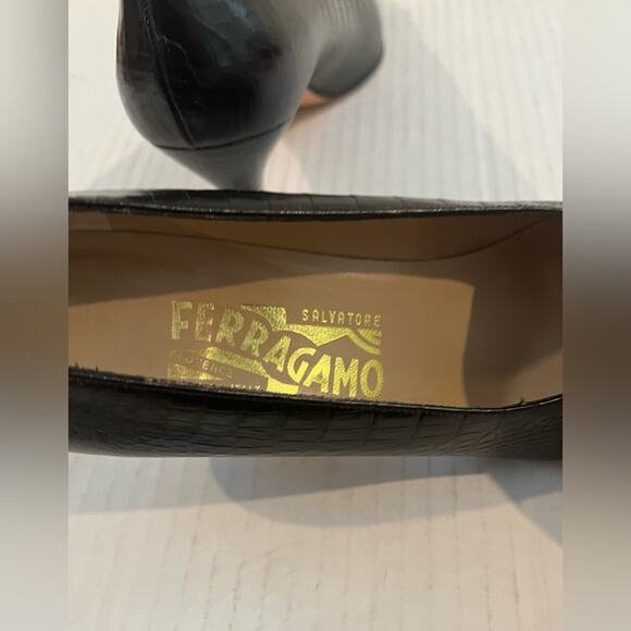 Salvatore Ferragamo Women’s Classic Gator Embossed Black Leather Heel Pumps 9AA - Picture 7 of 11